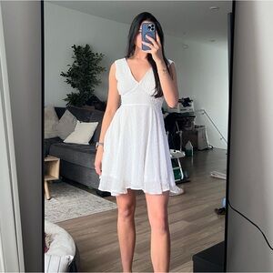 WINDSOR Elegant White Sleeveless Dress